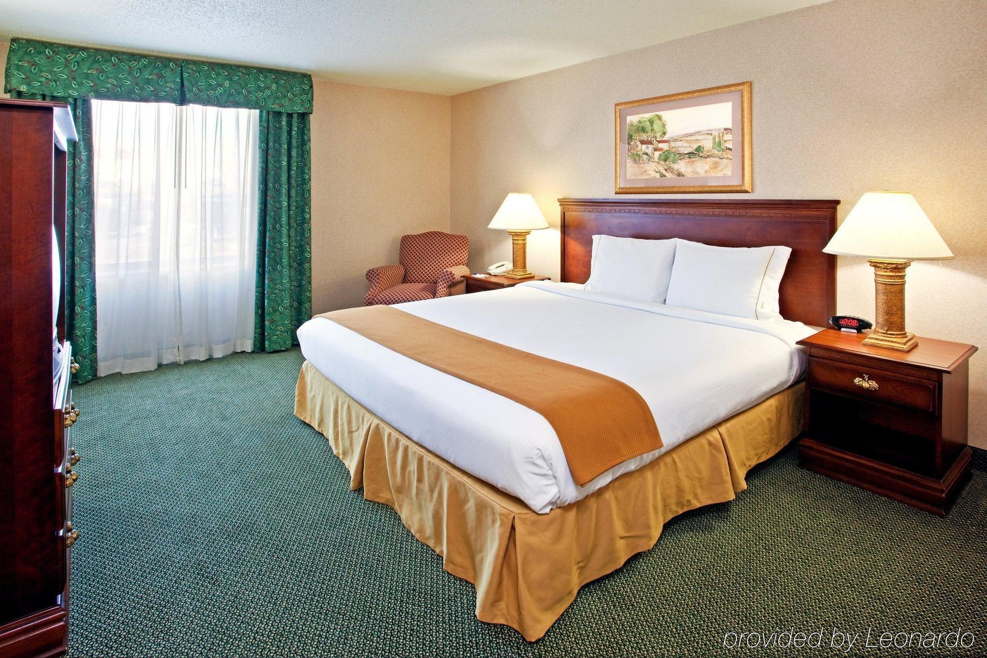 Holiday Inn Express And Suites Pittsburgh West Mifflin By Ihg Номер фото