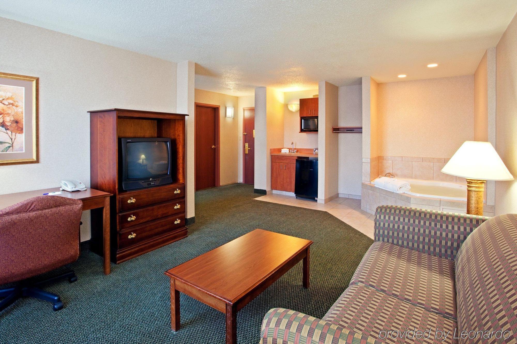 Holiday Inn Express And Suites Pittsburgh West Mifflin, An Ihg Hotel Экстерьер фото