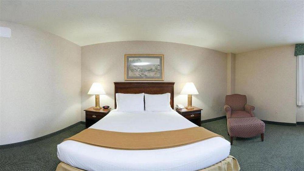 Holiday Inn Express And Suites Pittsburgh West Mifflin, An Ihg Hotel Экстерьер фото