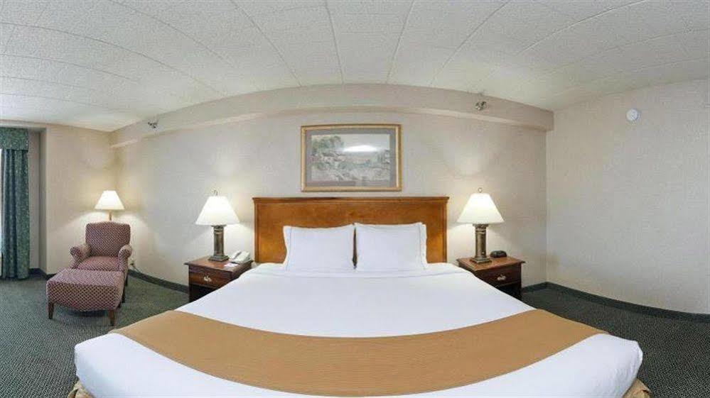 Holiday Inn Express And Suites Pittsburgh West Mifflin, An Ihg Hotel Экстерьер фото